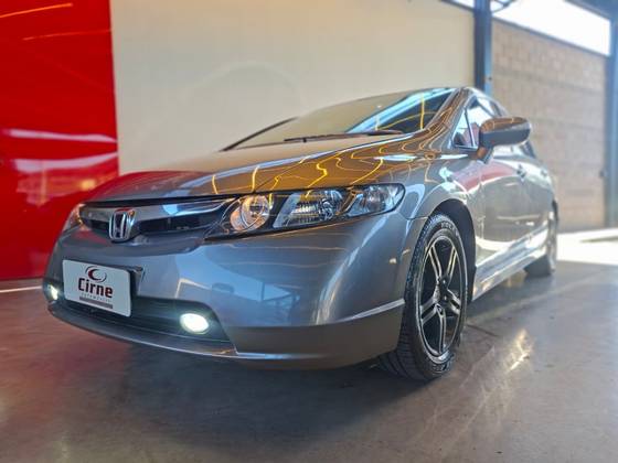 HONDA CIVIC 1.8 EXS 16V GASOLINA 4P AUTOMÁTICO HONDA CIVIC 1.8 EXS 16V GASOLINA 4P AUTOMÁTICO